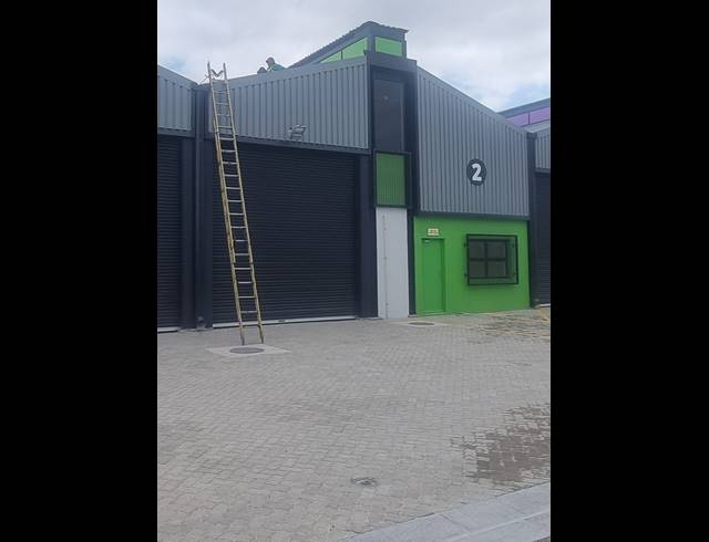 400M² WAREHOUSE TO LET IN PHILIPPI